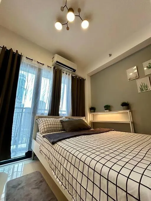 Homey 1Br At Lush Residences In Makati Cbd Manila Philippines